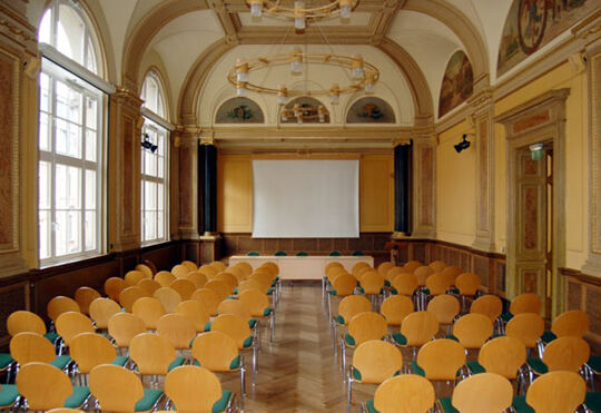 Hall in the middle of Leipzig (200 people)